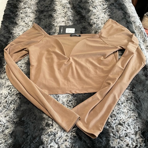 Fashion Nova Tops - 💥Fashion Nove Nude Off the Shoulder Crop Top💥